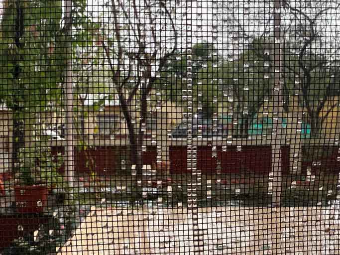 Fence screening being installed by Wildlife X Team Oklahoma City.